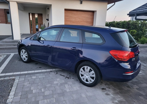 Opel Astra cena 28900 przebieg: 156000, rok produkcji 2015 z Borne Sulinowo małe 79